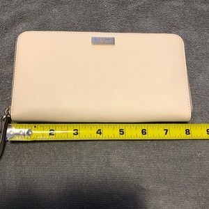 Kate Spade wallet. NWOT in an ivory colour
